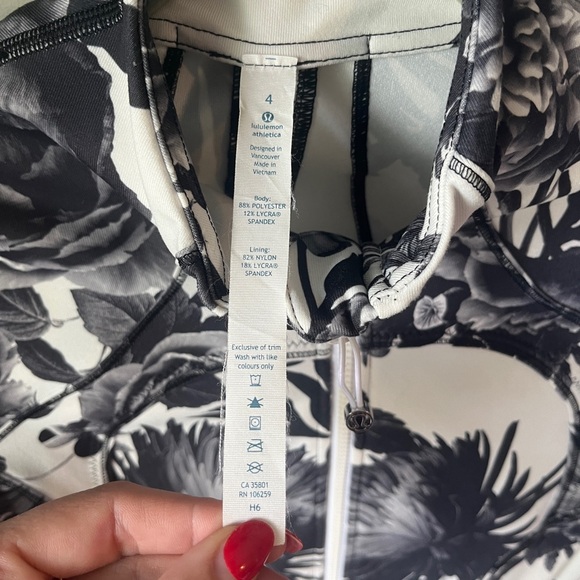 Lululemon Forme Align Jacket II Brisk Bloom Black White | Size 4 | Perfect Cond - Picture 11 of 14